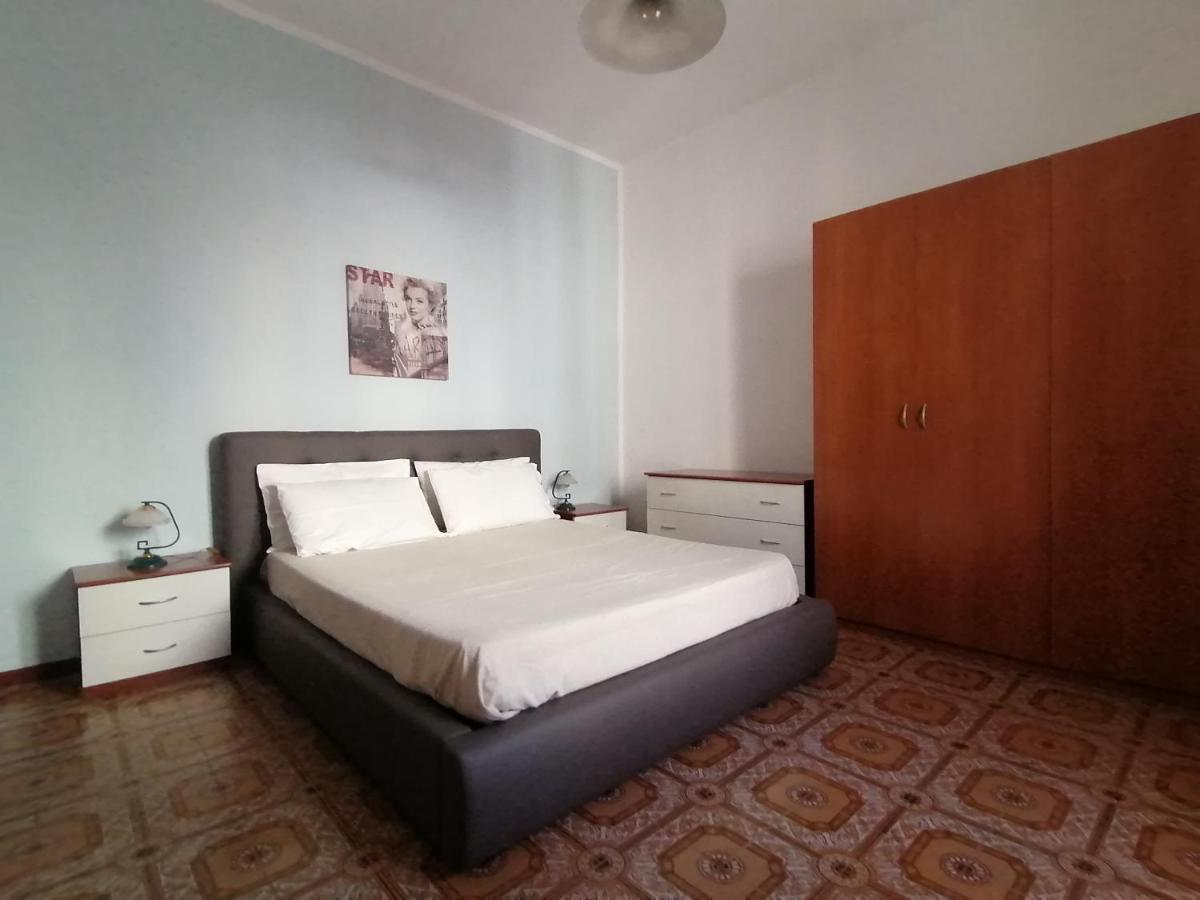 Due Finestre Sul Cortile Hotell Novi Ligure Exteriör bild